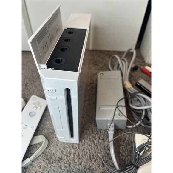 Nintendo Wii Console Bundle 2 Controllers 2 Nunchucks 4 Games & all Hook Ups - Picture 5 of 9